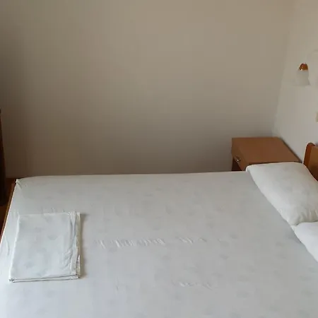 Double Hvar 15706b Πανσιόν