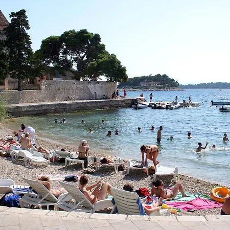 Double Hvar 15706b